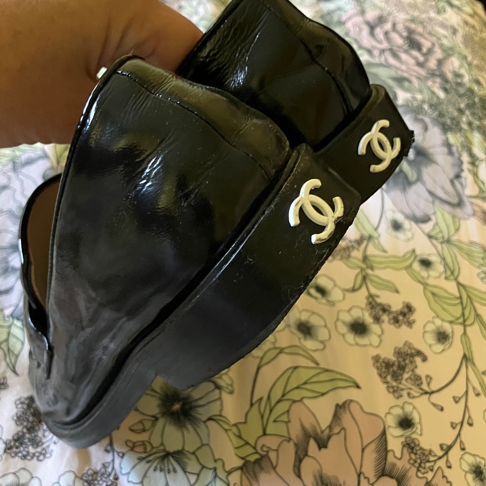CHANEL Glossy Black Leather Loafers